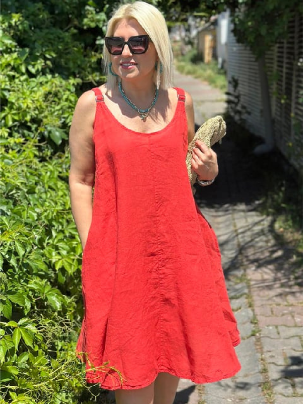Vestido de lino con tirantes ajustables