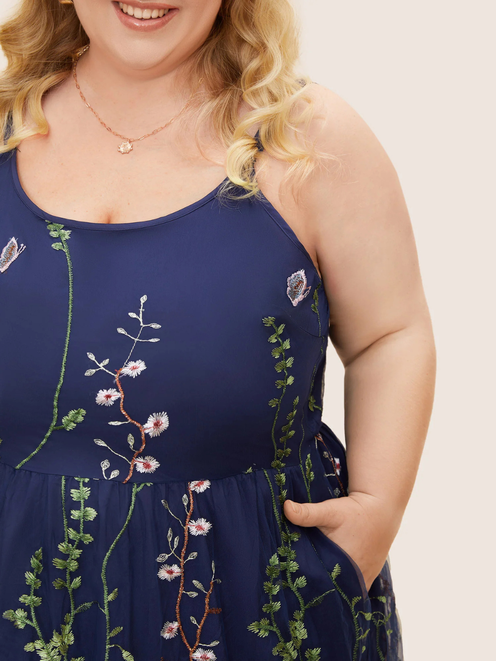 Vestido Cami Flora bordado U‑Neck