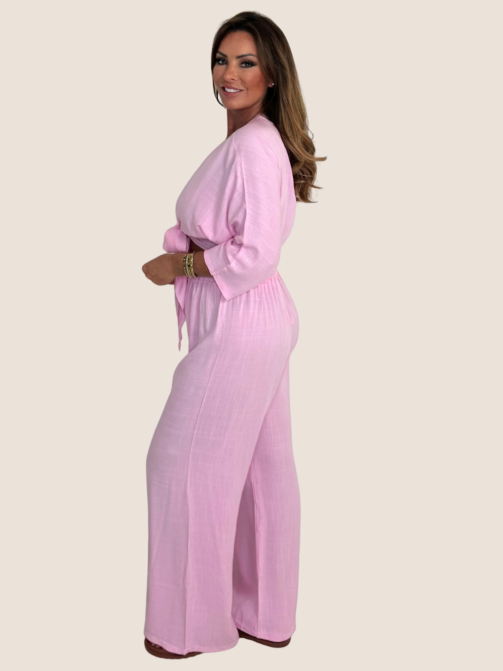 Conjunto casual de lino con nudo frontal