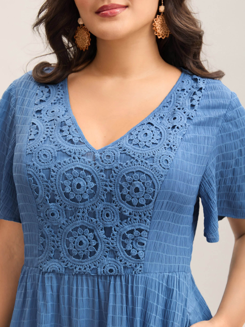 Vestido Midi Lumi con encaje texturizado y bolsillos