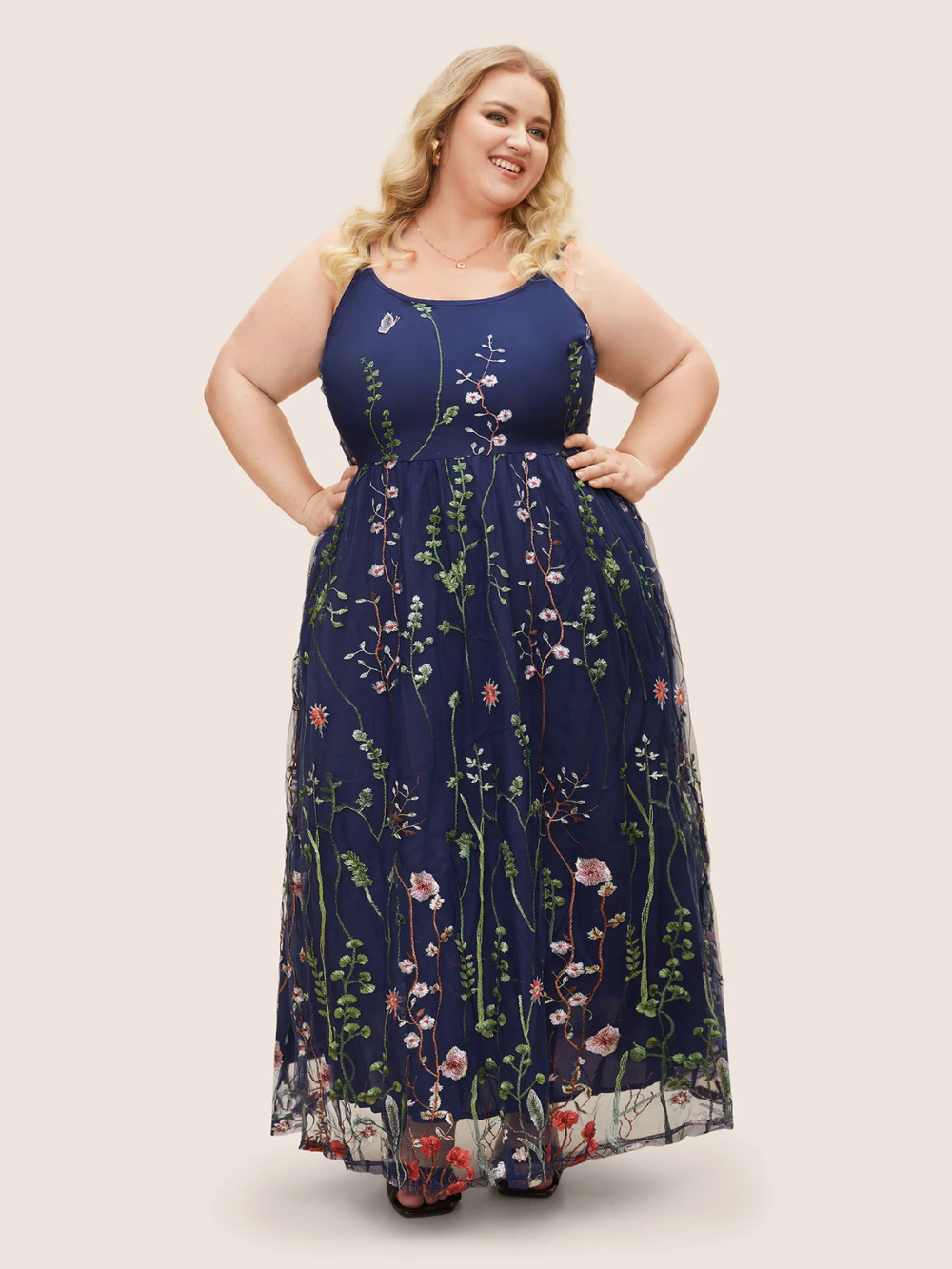 Vestido Cami Flora bordado U‑Neck