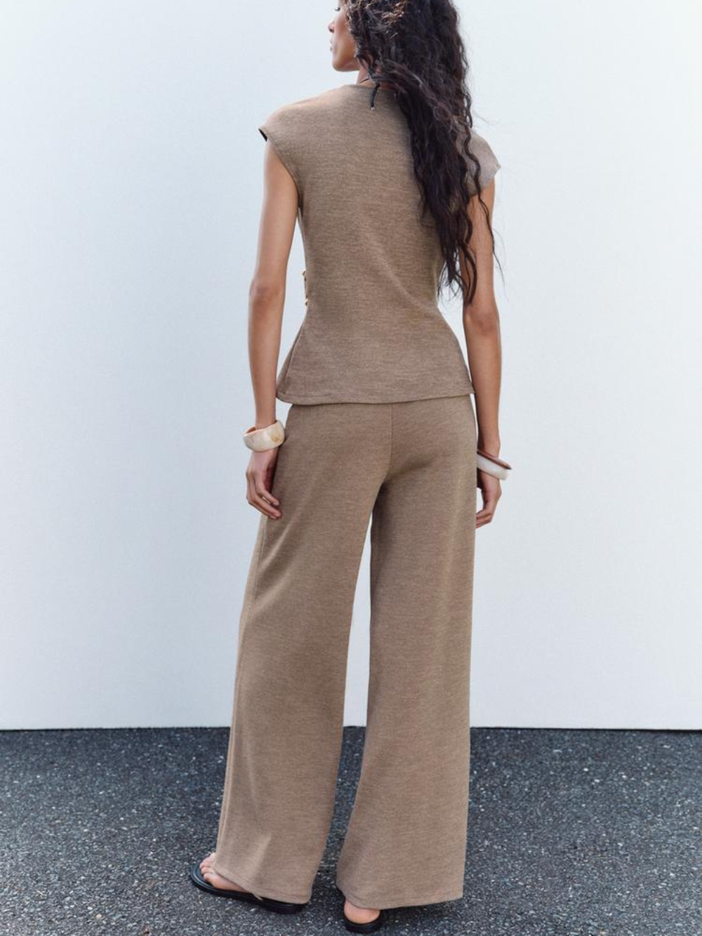 Conjunto Palmira de top asimétrico y pantalón fluido