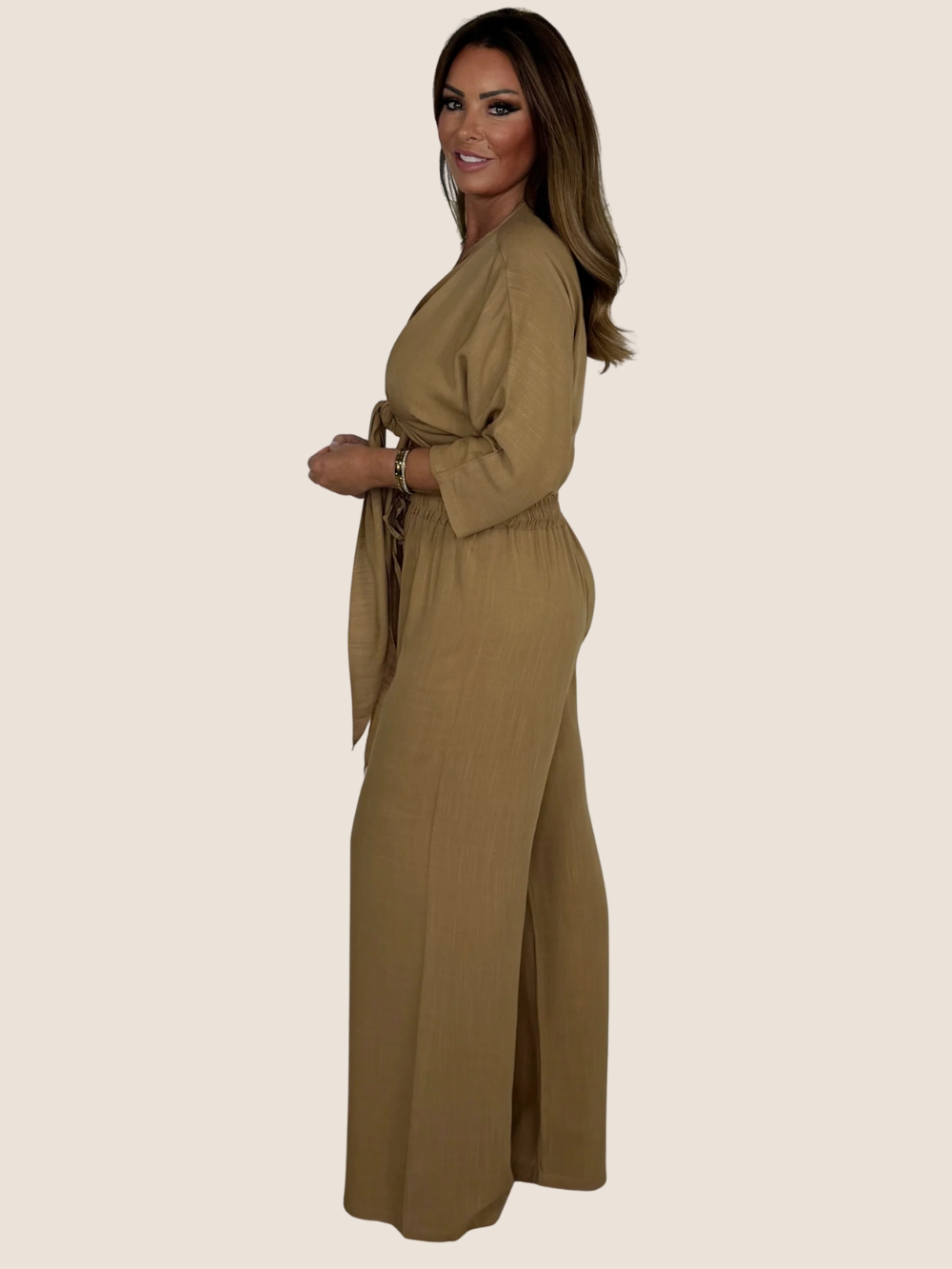 Conjunto casual de lino con nudo frontal