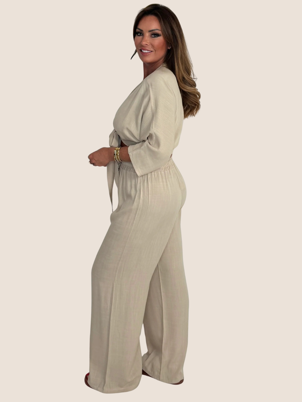 Conjunto casual de lino con nudo frontal