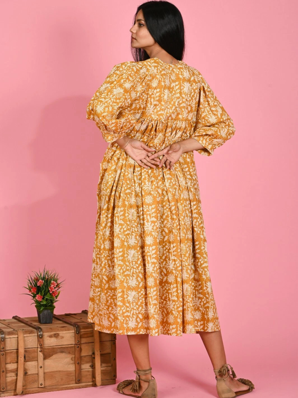 Vestido boho Siena con estampado floral mostaza