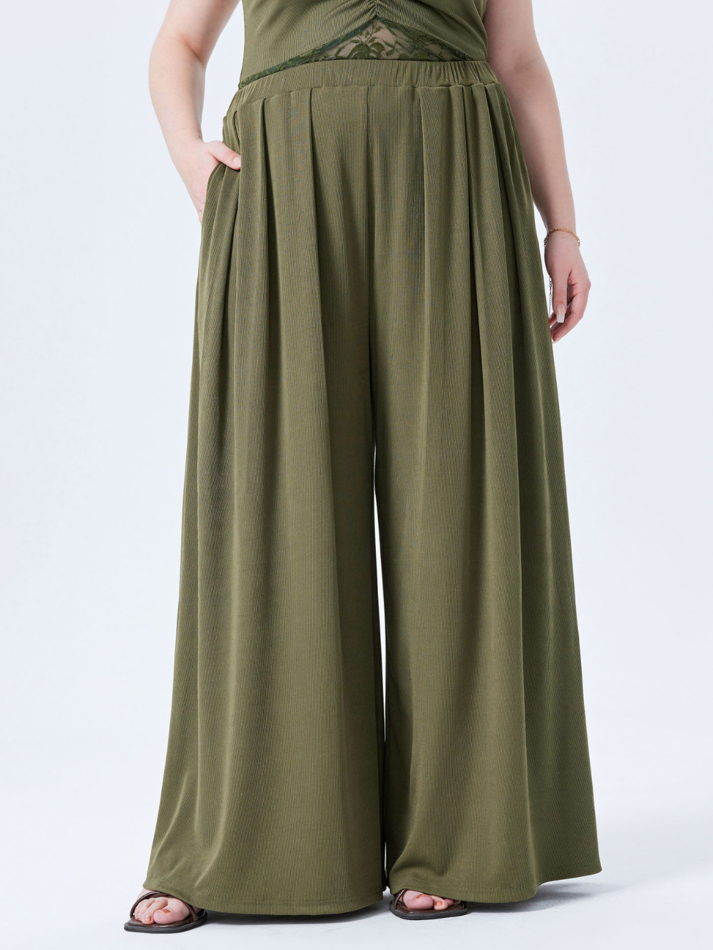 Pantalón Amalia de pierna ancha y tejido elástico