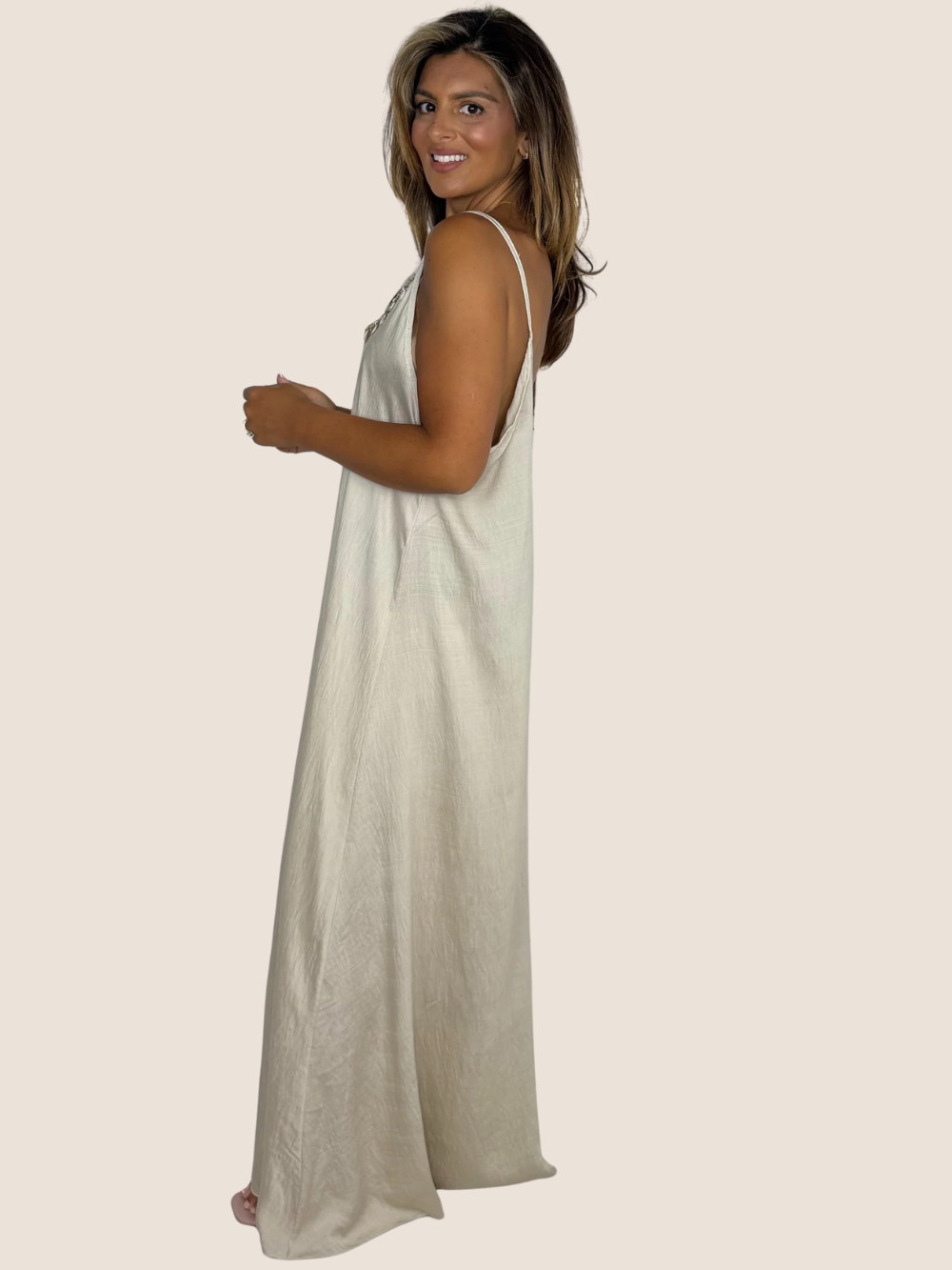 Vestido Mariba con detalle de conchas y tirantes finos