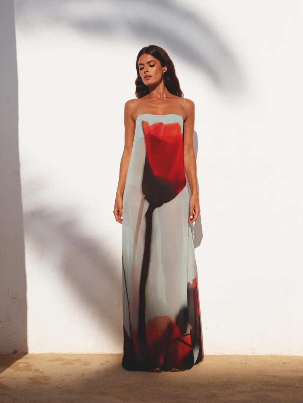 Vestido Petal Flow – Maxi estampado con tirantes finos