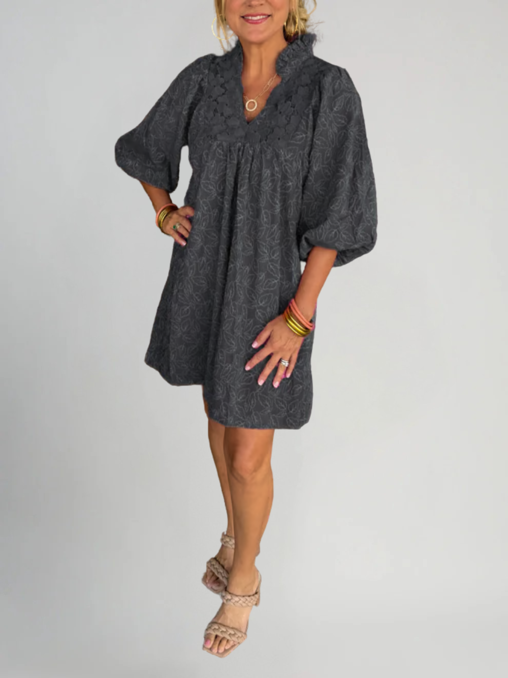 Vestido Aura con hojas y mangas abullonada