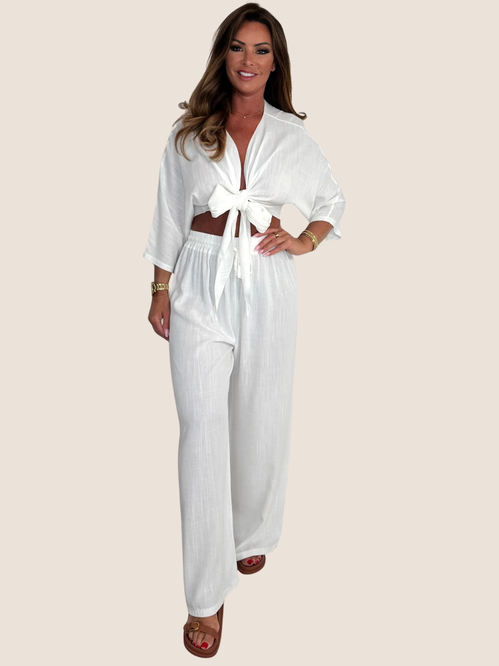 Conjunto casual de lino con nudo frontal