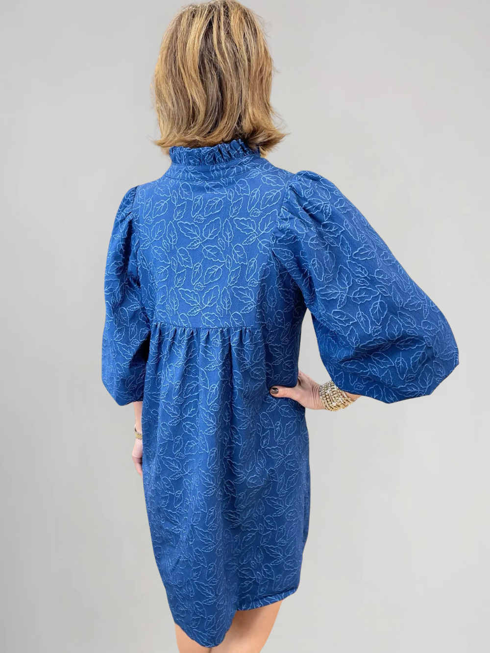 Vestido Aura con hojas y mangas abullonada