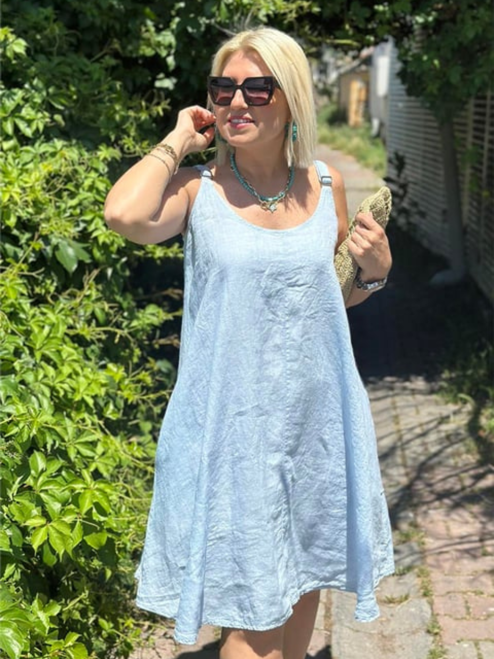 Vestido de lino con tirantes ajustables