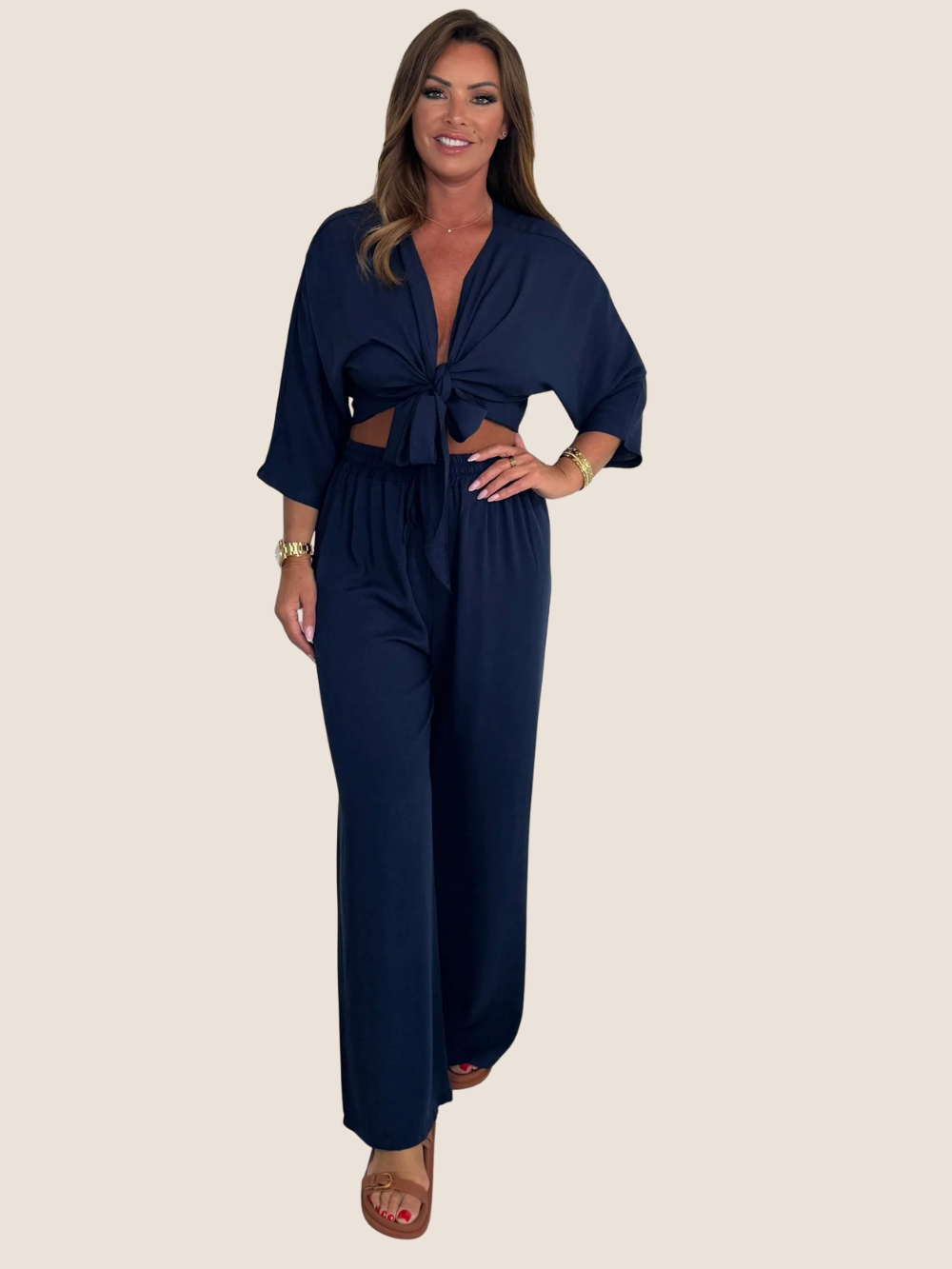 Conjunto casual de lino con nudo frontal
