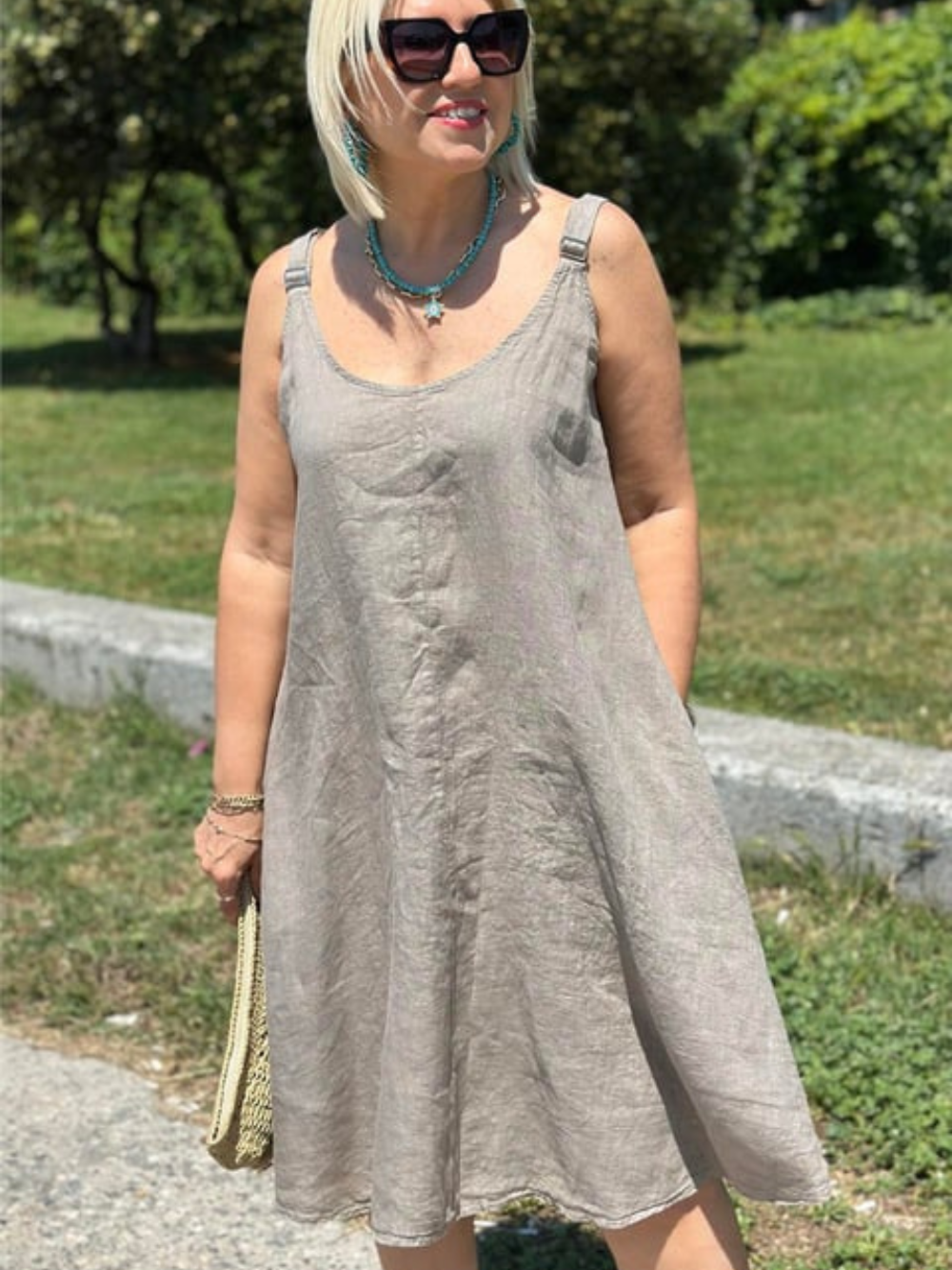 Vestido de lino con tirantes ajustables