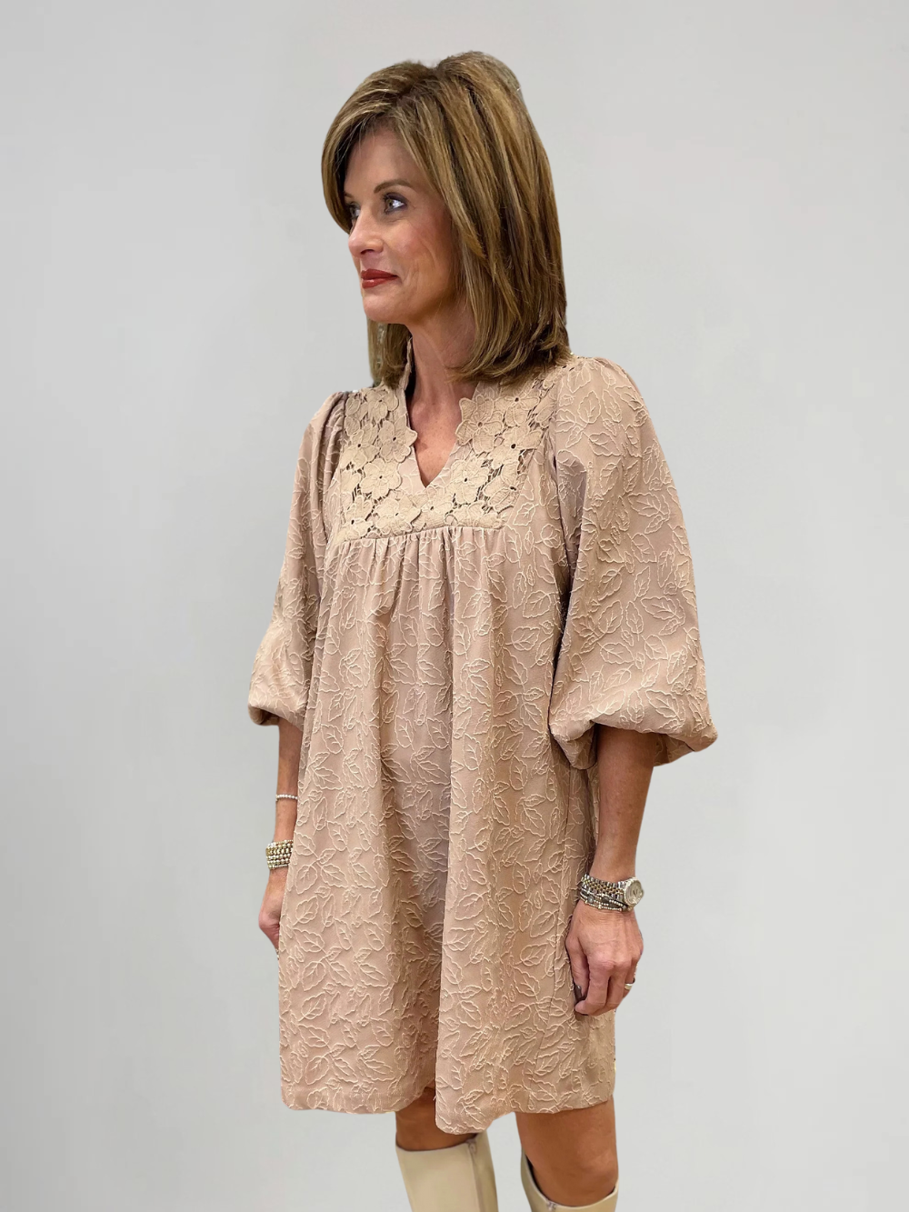 Vestido Aura con hojas y mangas abullonada