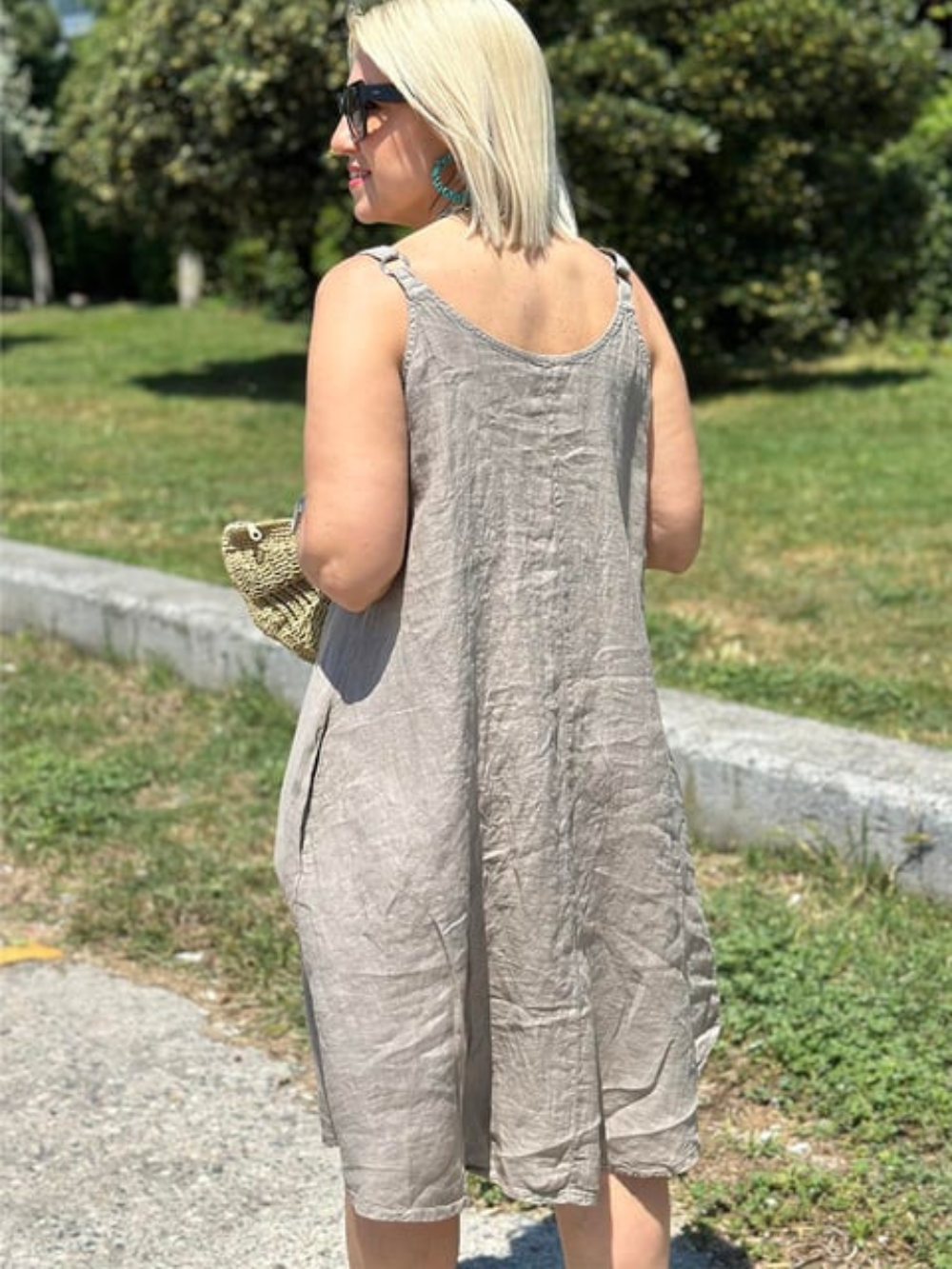 Vestido de lino con tirantes ajustables