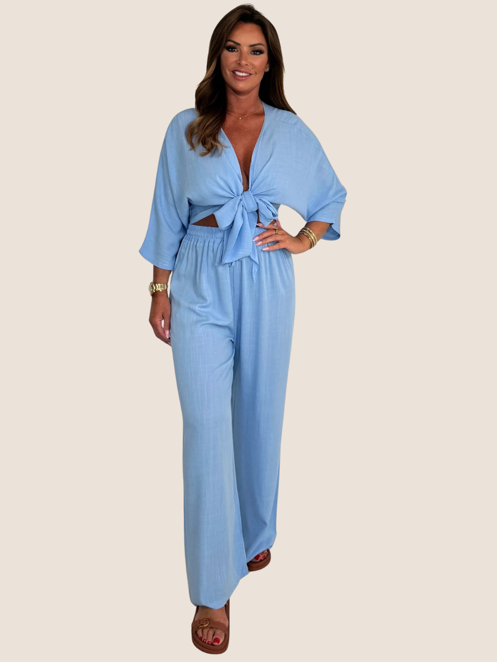Conjunto casual de lino con nudo frontal