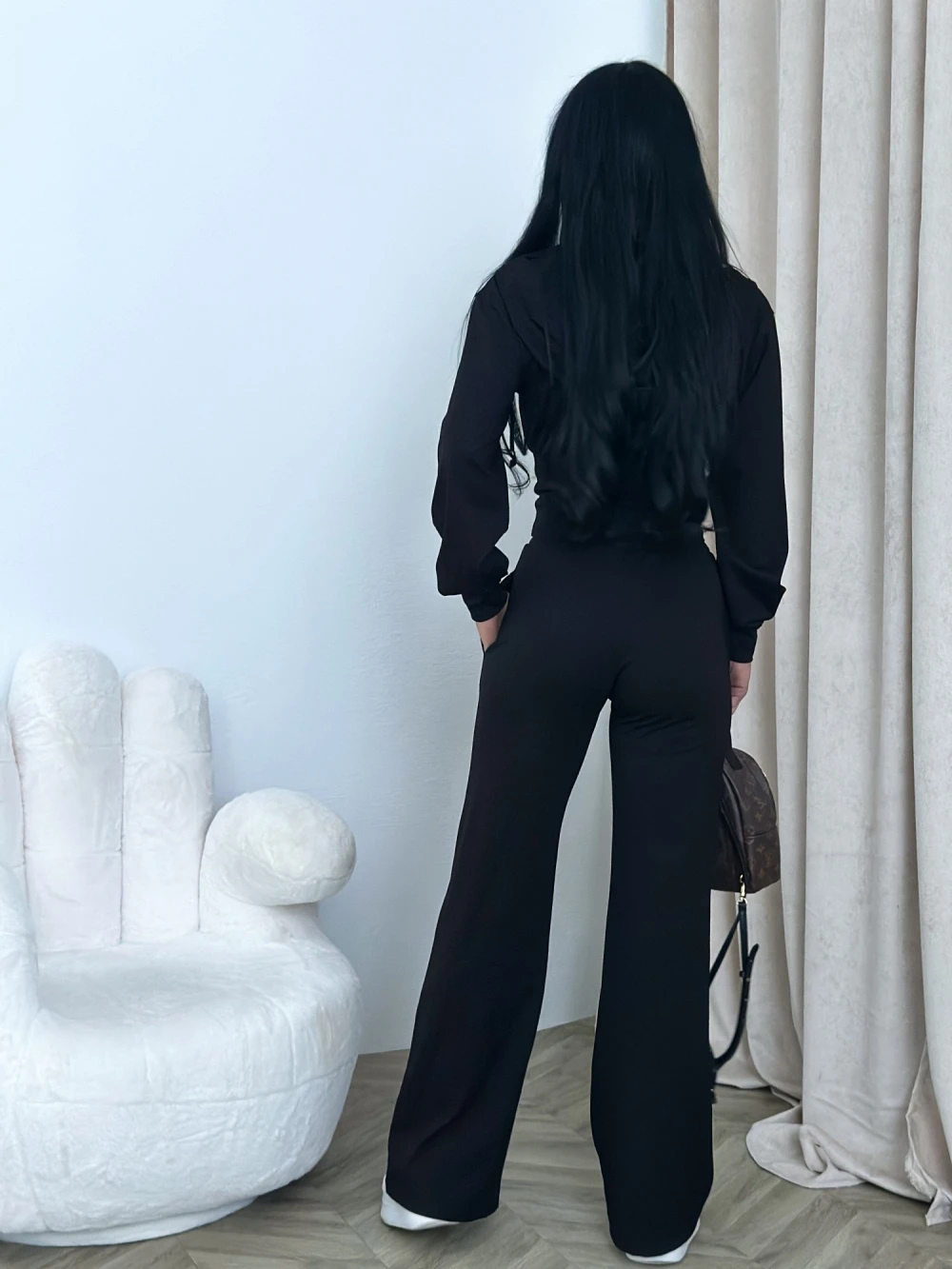 Conjunto deportivo con chaqueta de cremallera y pantalón recto