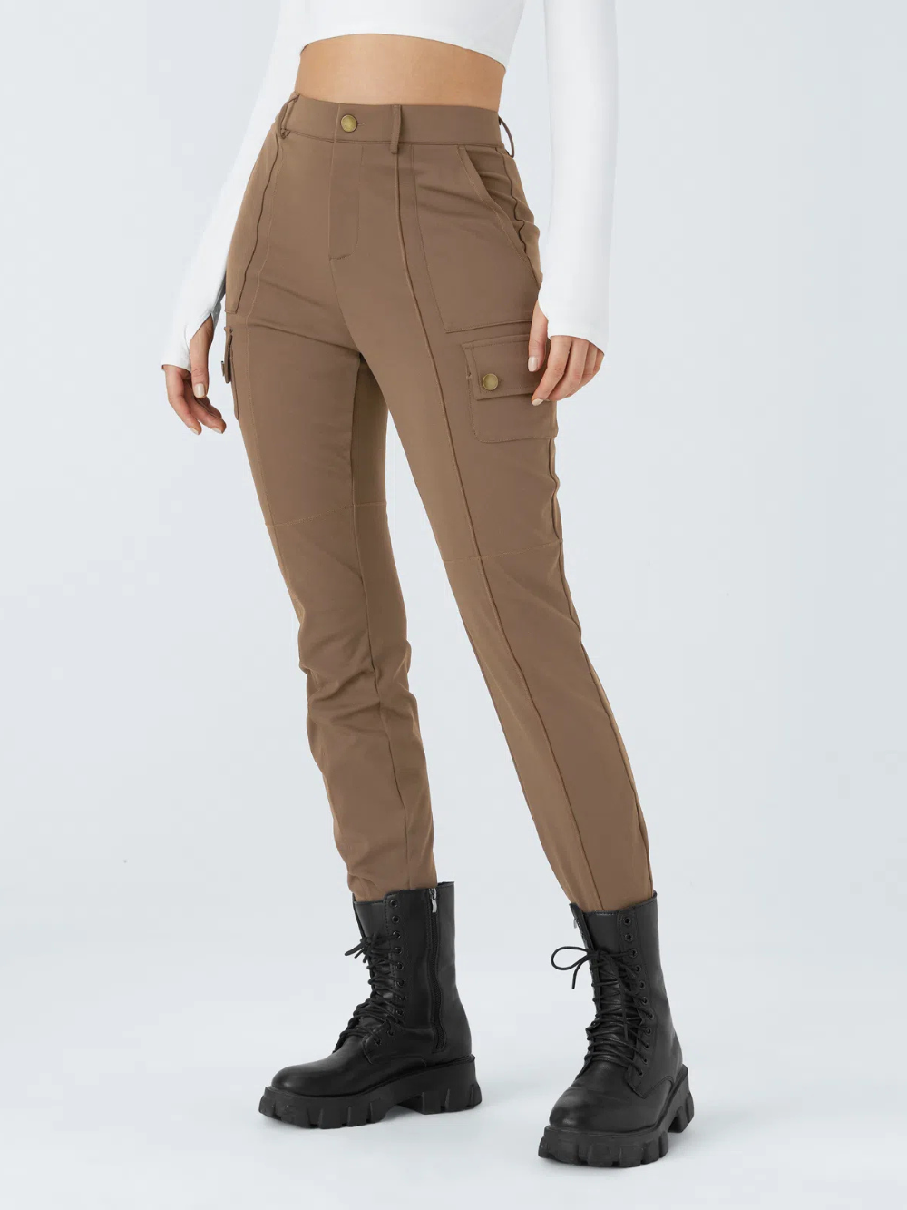 Pantalón cargo ajustado de tiro alto con múltiples bolsillos
