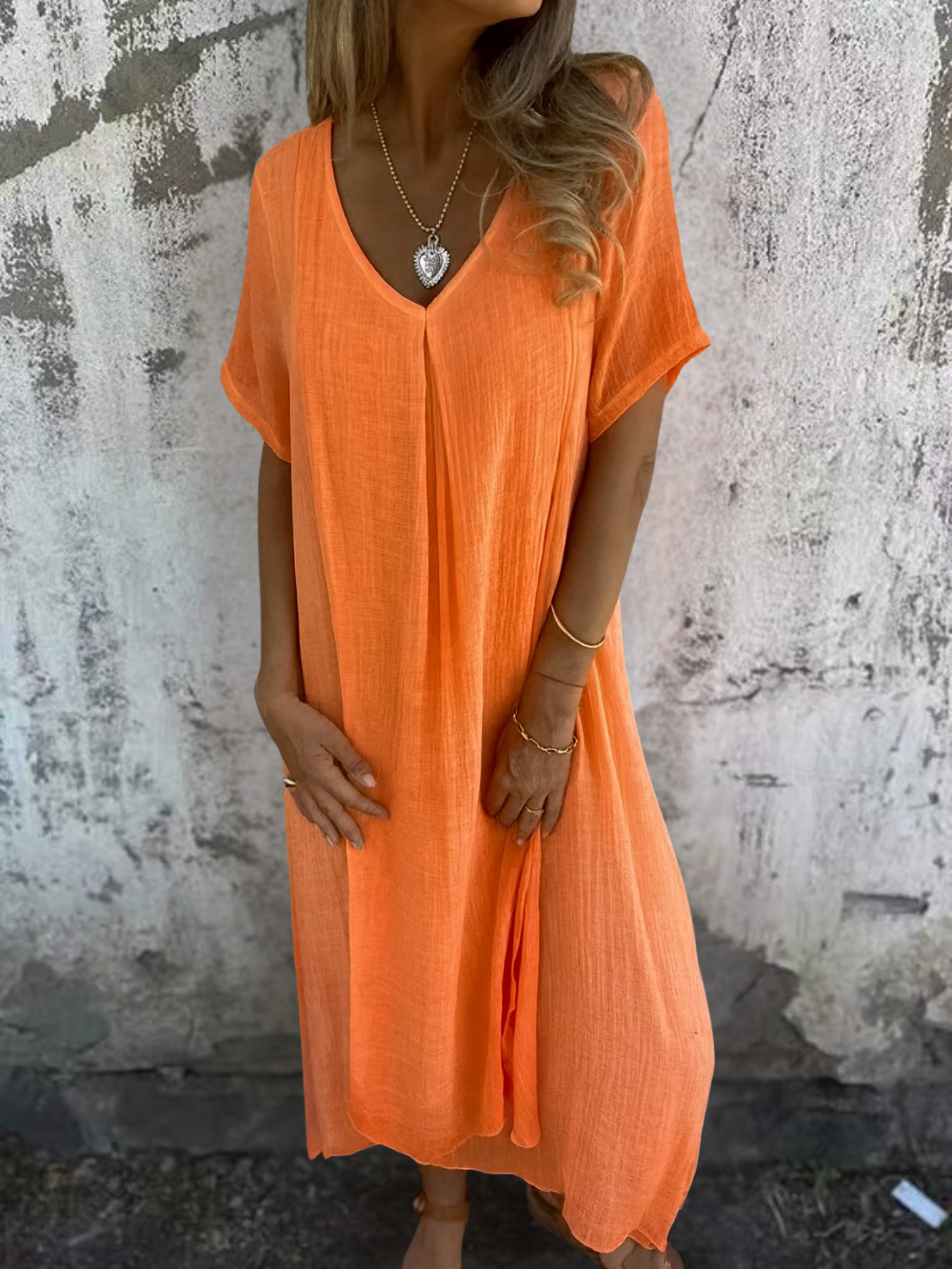 Vestido midi de algodón y lino con cuello en V