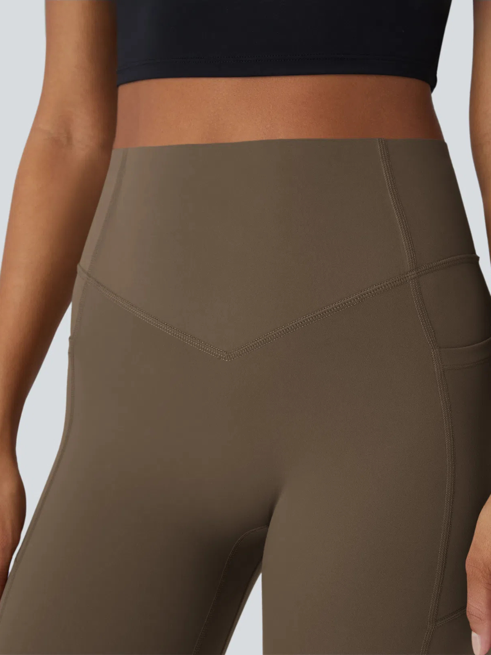 Leggings de tiro alto con bolsillo lateral y efecto moldeador