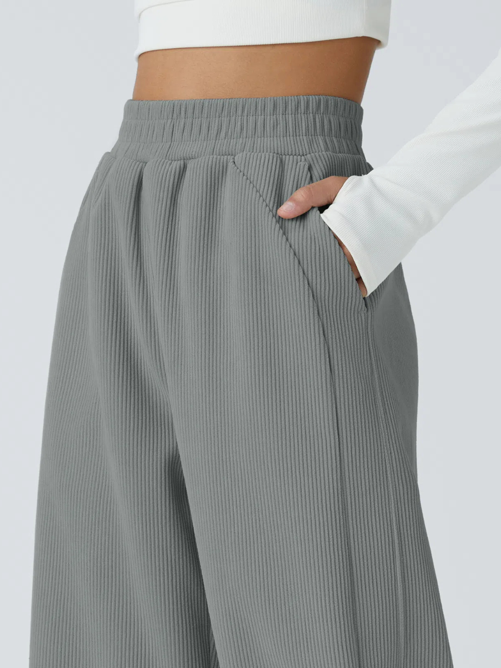Pantalón recto de pana de tiro alto con bolsillos laterales