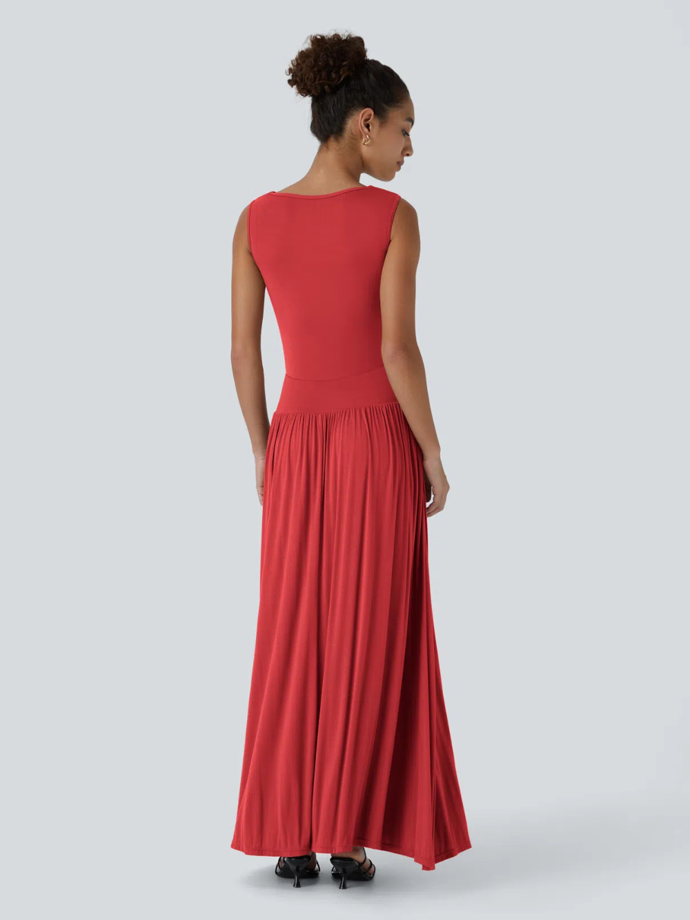 Vestido largo holgado cuello barco acanalado bolsillo lateral fruncido tirante asimétrico