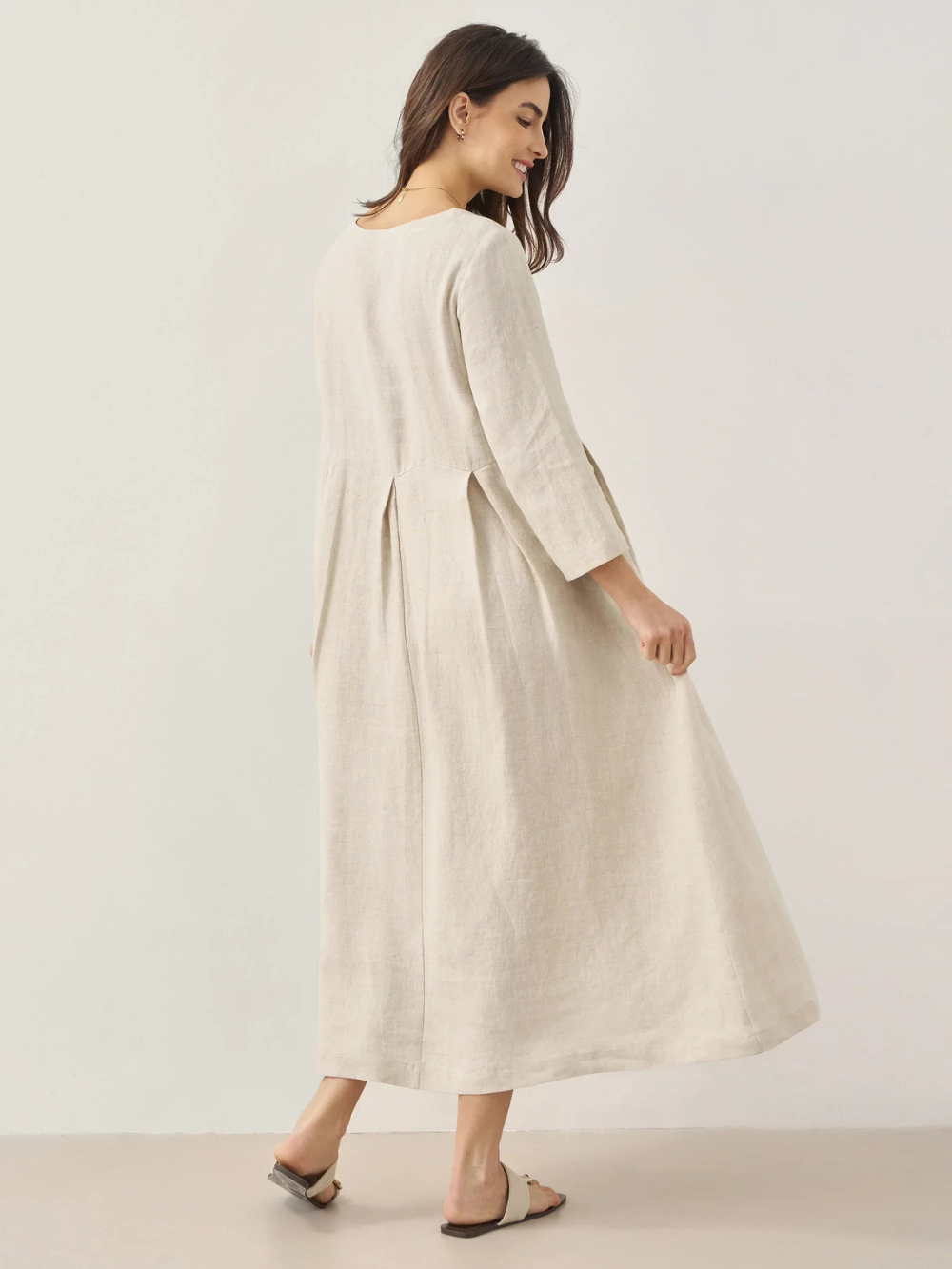 Vestido largo de lino con pliegues