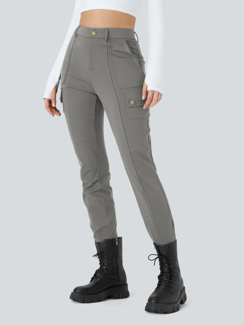 Pantalón cargo ajustado de tiro alto con múltiples bolsillos