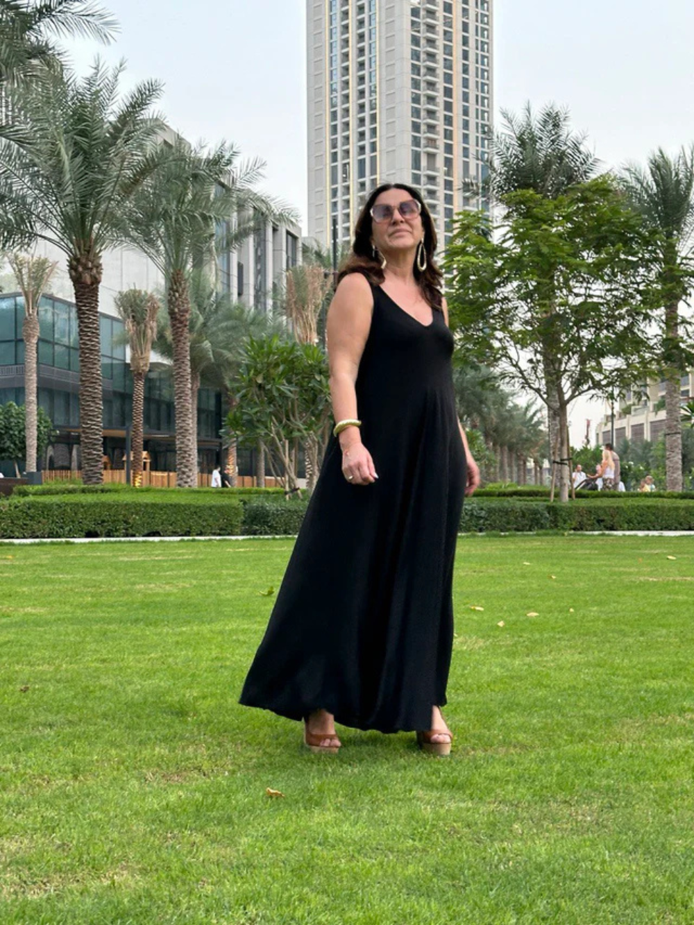 Vestido largo sin mangas elástico con corte fluido