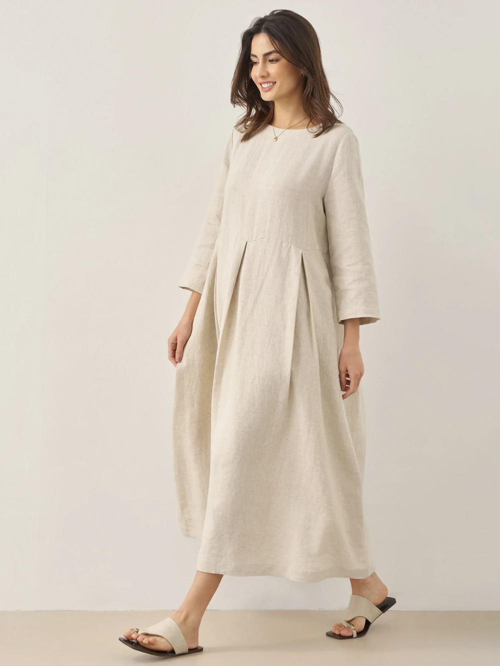Vestido largo de lino con pliegues