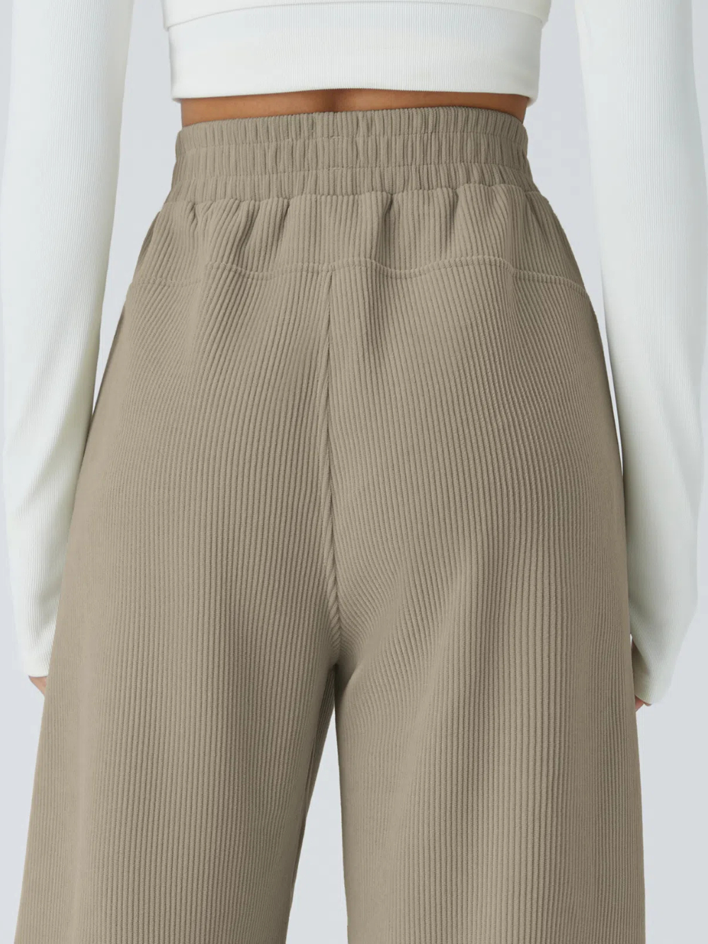 Pantalón recto de pana de tiro alto con bolsillos laterales