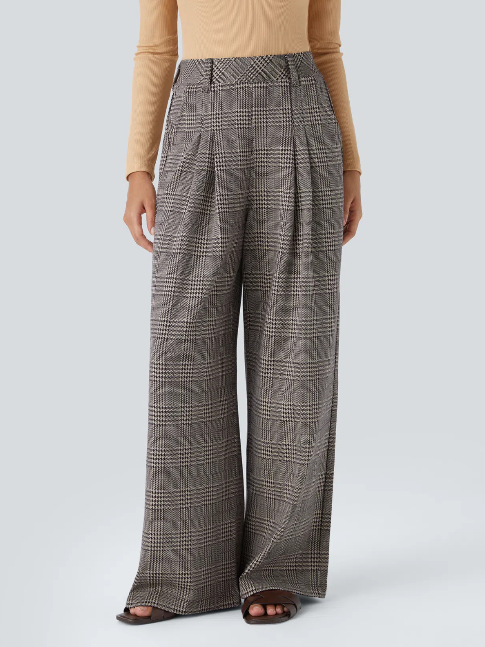 Pantalón tiro alto bolsillo lateral pierna ancha estampado pata gallo