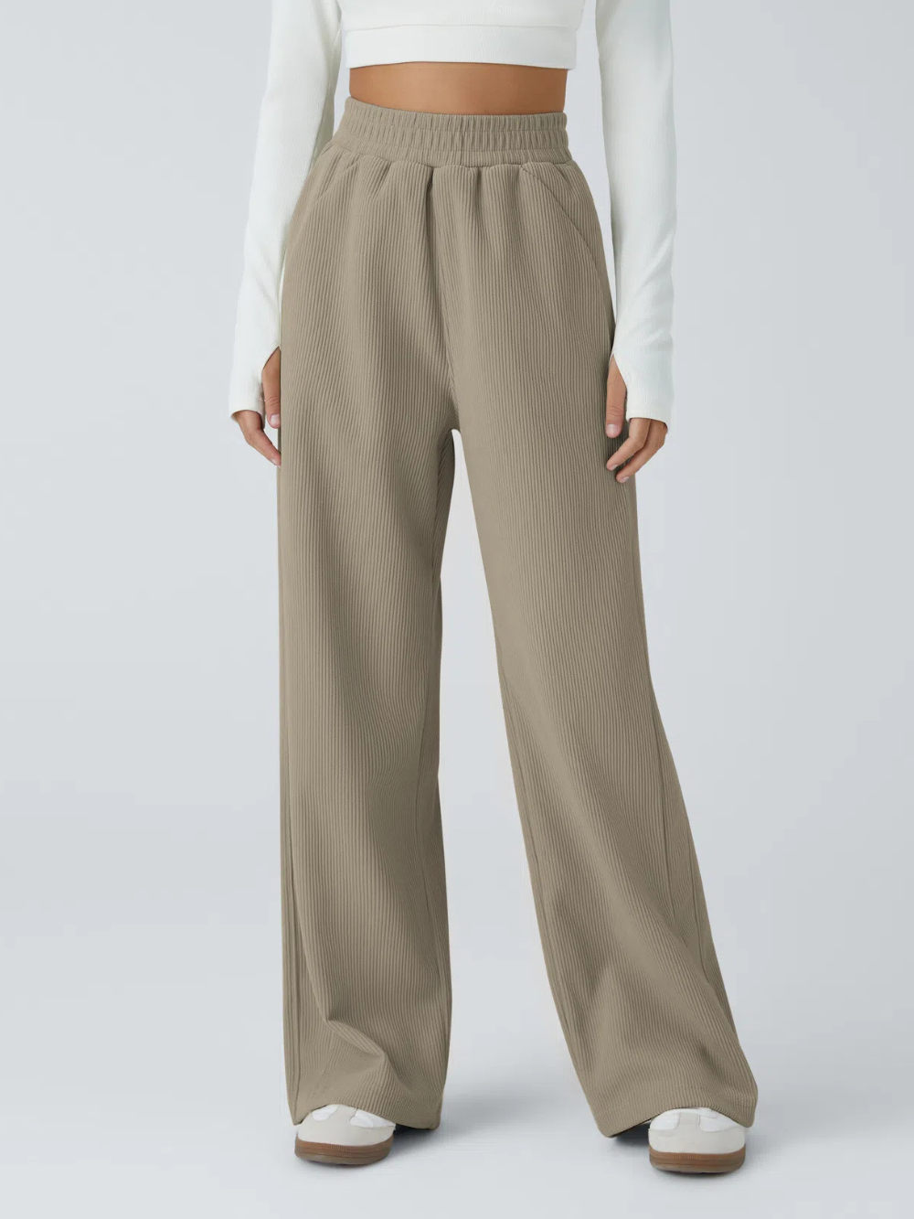 Pantalón recto de pana de tiro alto con bolsillos laterales