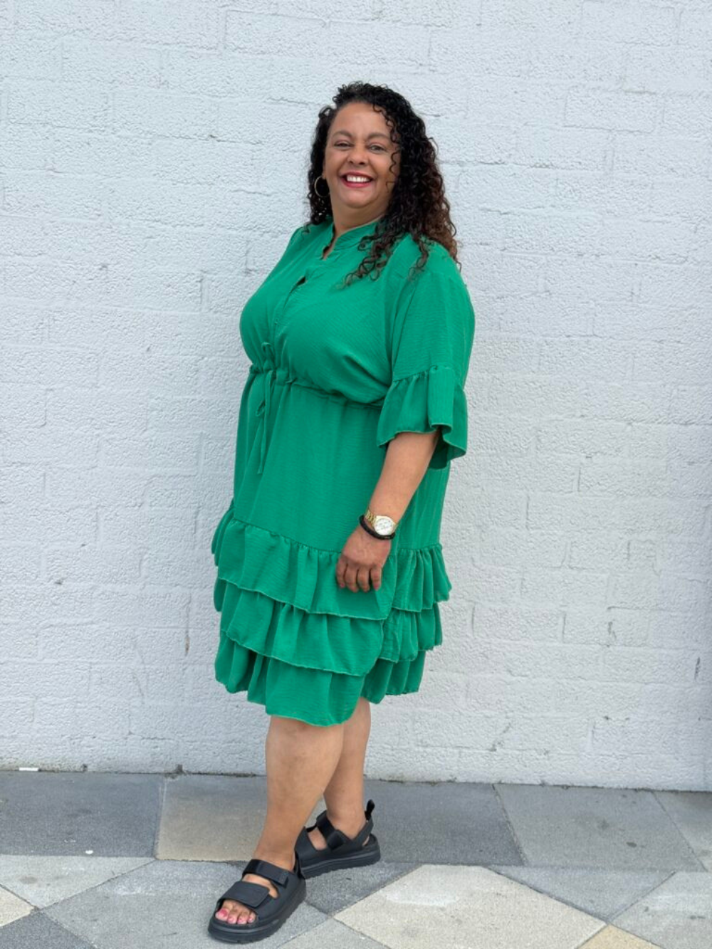 Vestido camisero midi con mangas amplias y falda de volantes