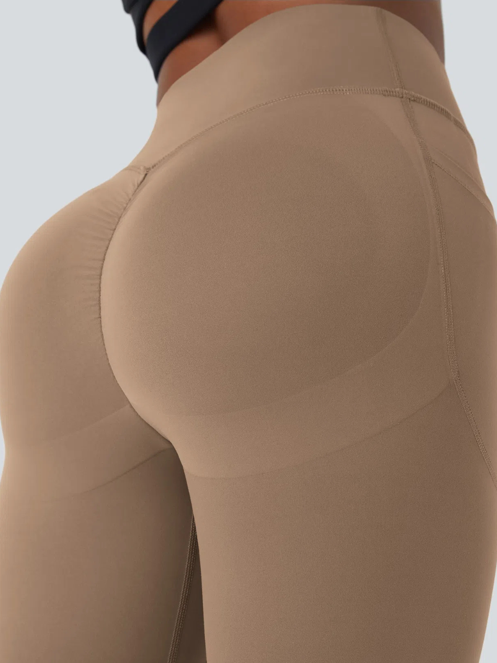 Leggings de tiro alto con bolsillo lateral y efecto moldeador