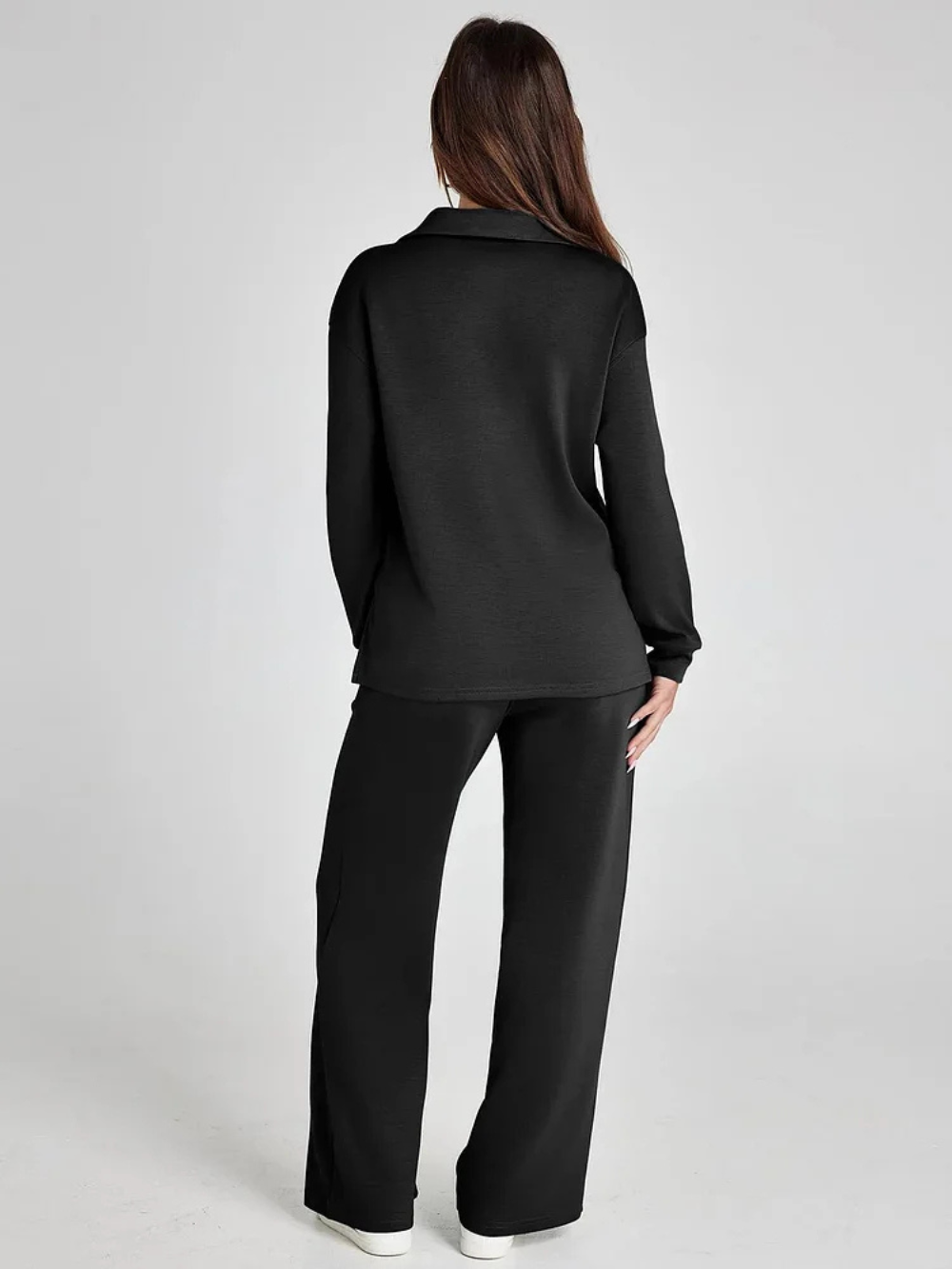 Conjunto con sudadera de cuello pico y pantalón recto con cordón