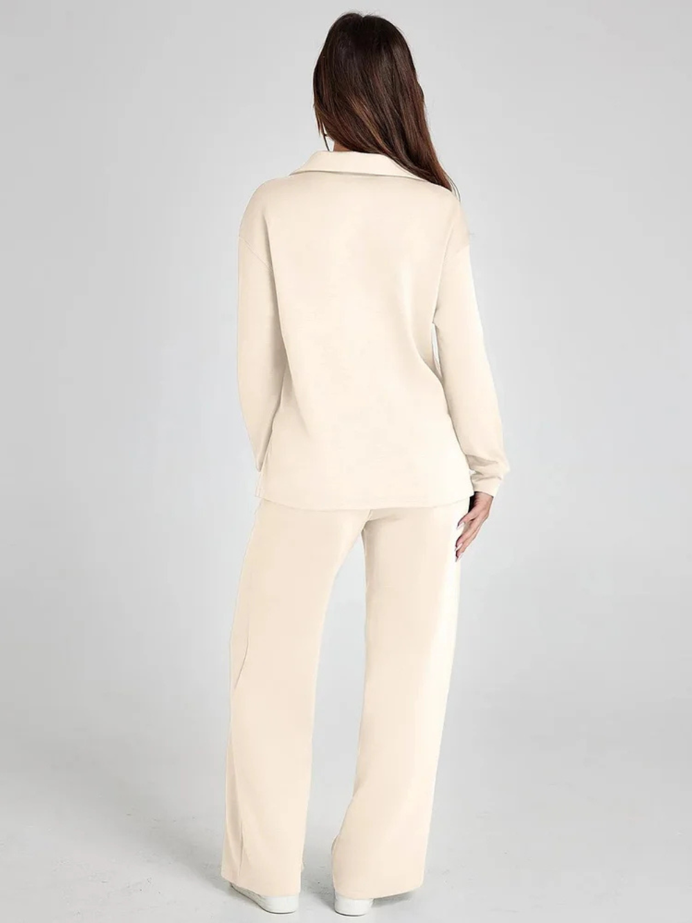 Conjunto con sudadera de cuello pico y pantalón recto con cordón
