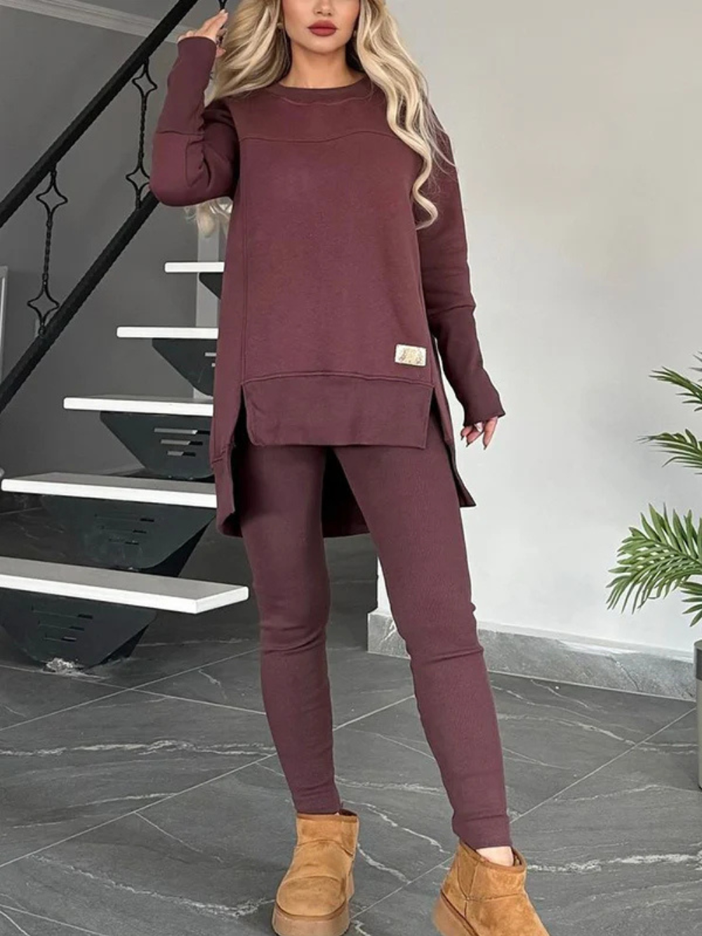 Conjunto de sudadera larga y leggings ajustados
