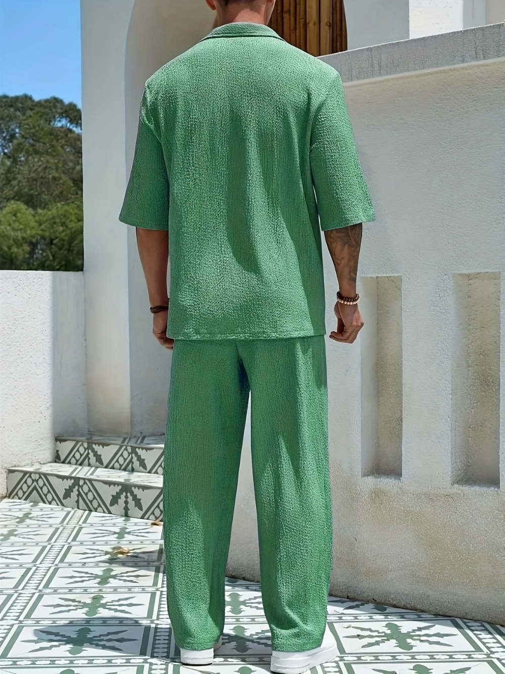 Conjunto camisa de manga corta y pantalón recto