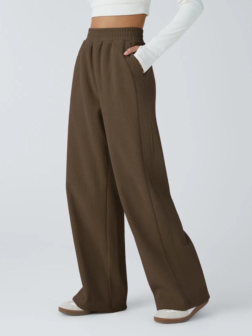 Pantalón recto de pana de tiro alto con bolsillos laterales