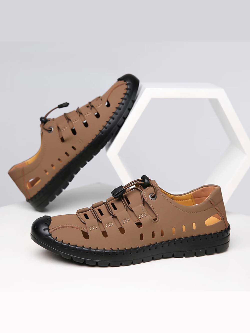Sandalias huecas de cuero