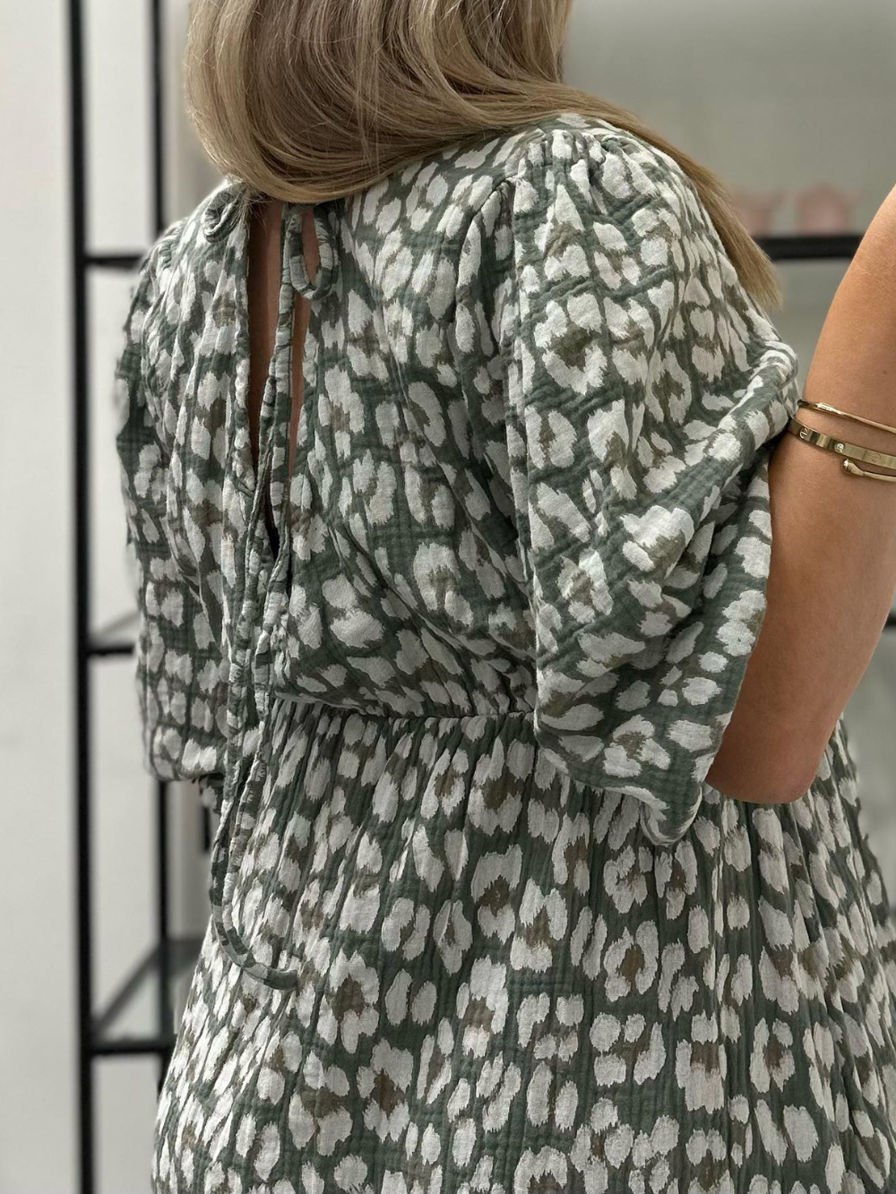Vestido Estampado con cuello en V