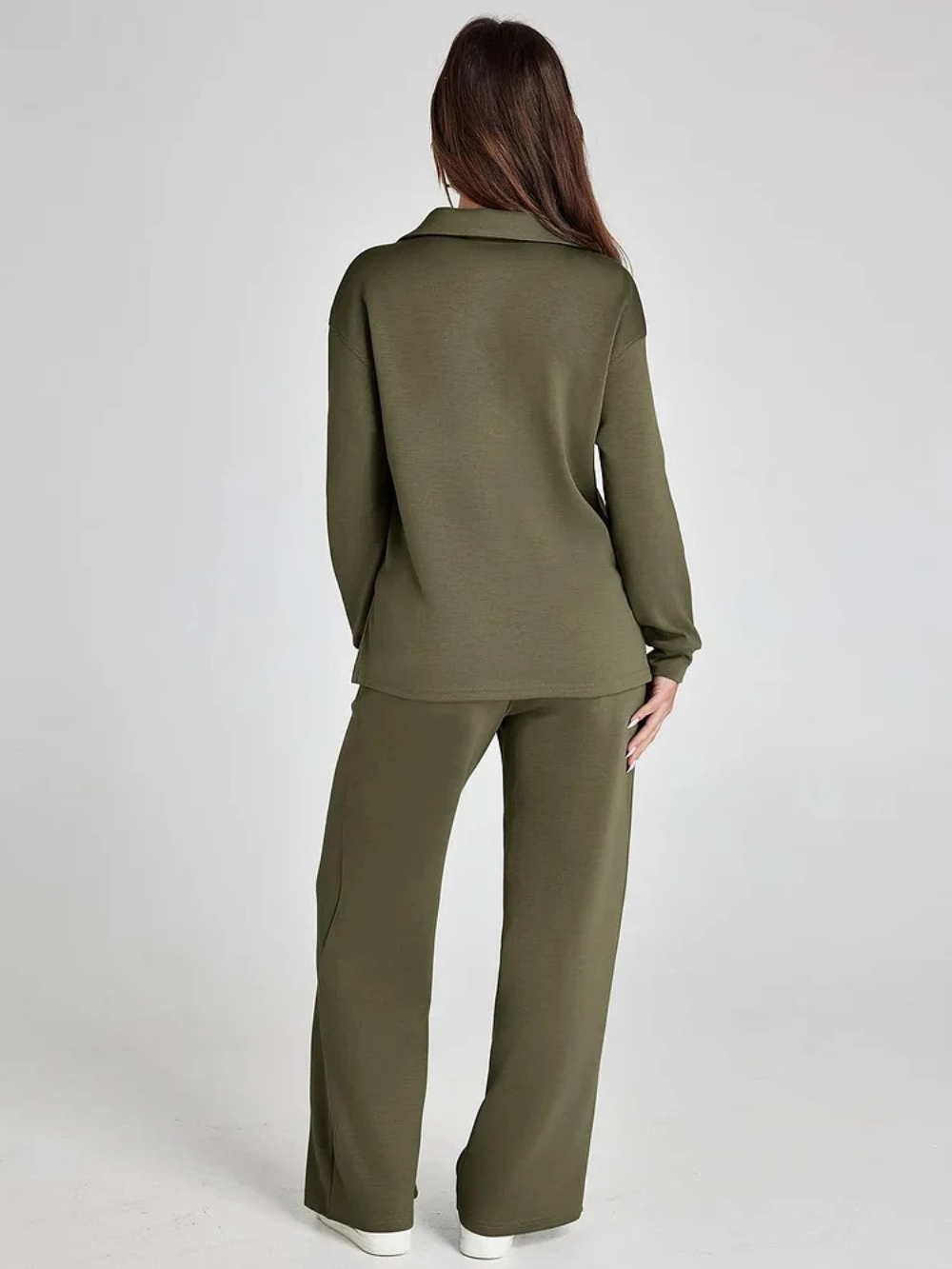 Conjunto con sudadera de cuello pico y pantalón recto con cordón