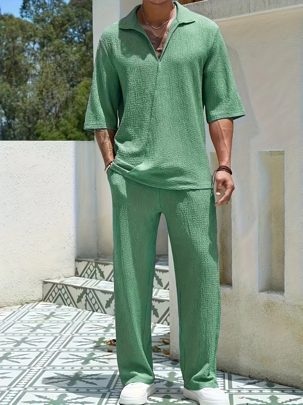Conjunto camisa de manga corta y pantalón recto