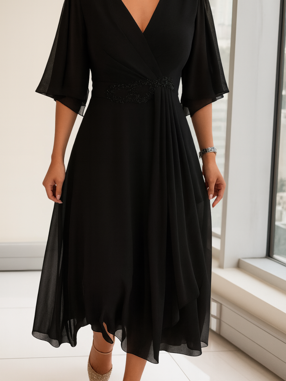 Vestido midi de gasa con escote en V y cinturón