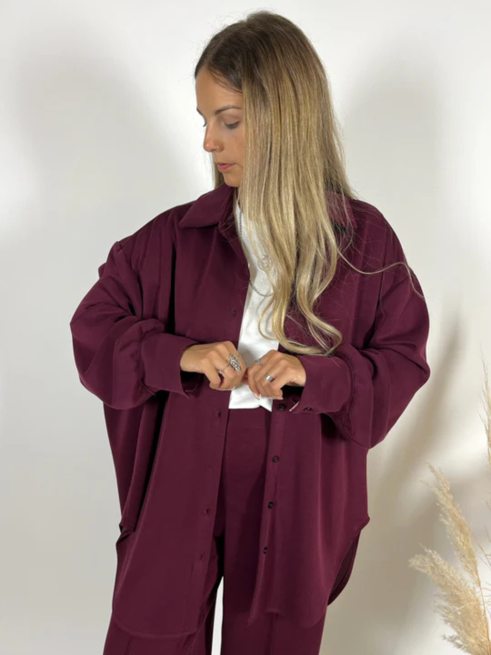 Maxi camisa oversize de manga larga con aberturas en puños