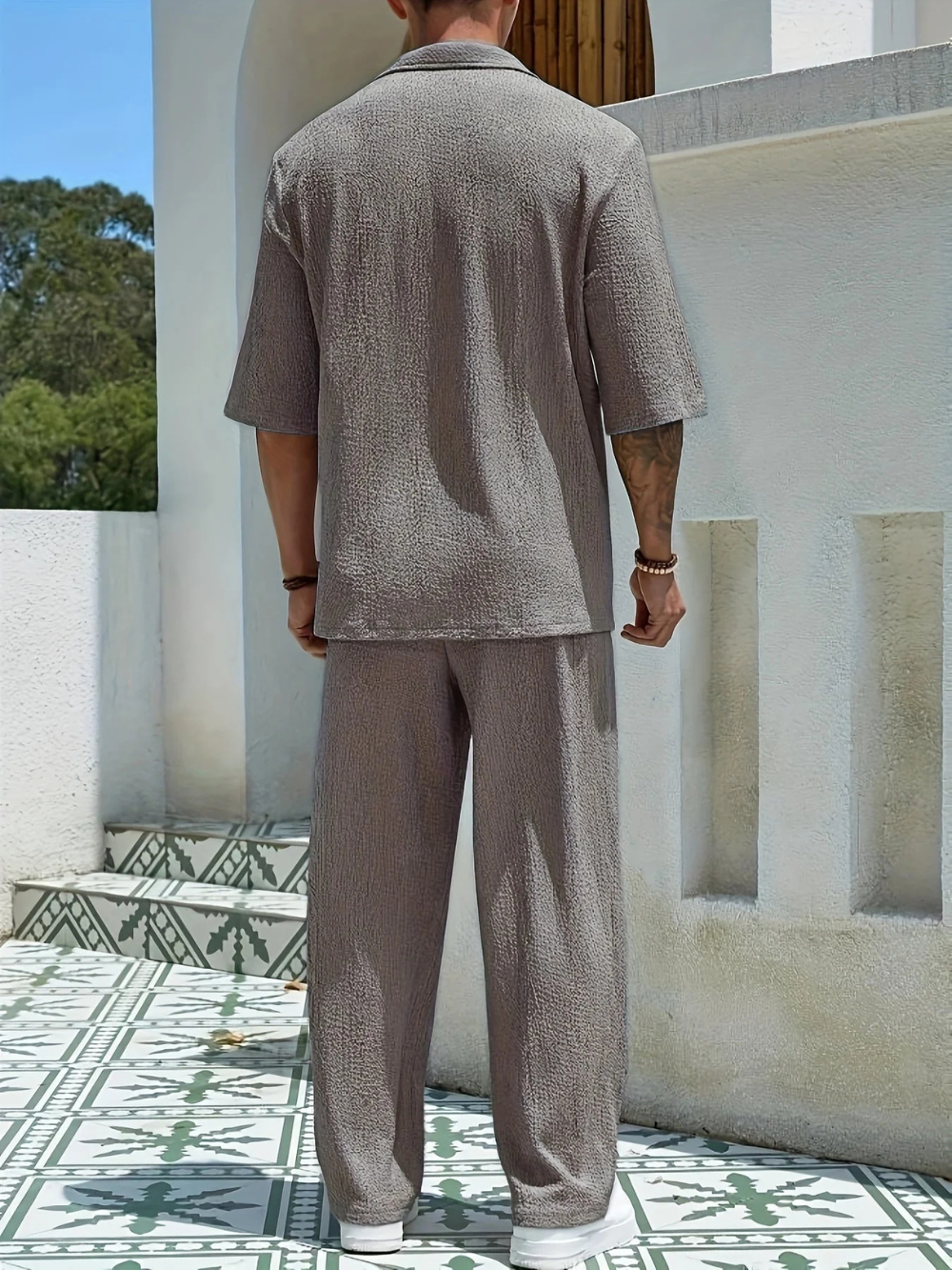 Conjunto camisa de manga corta y pantalón recto