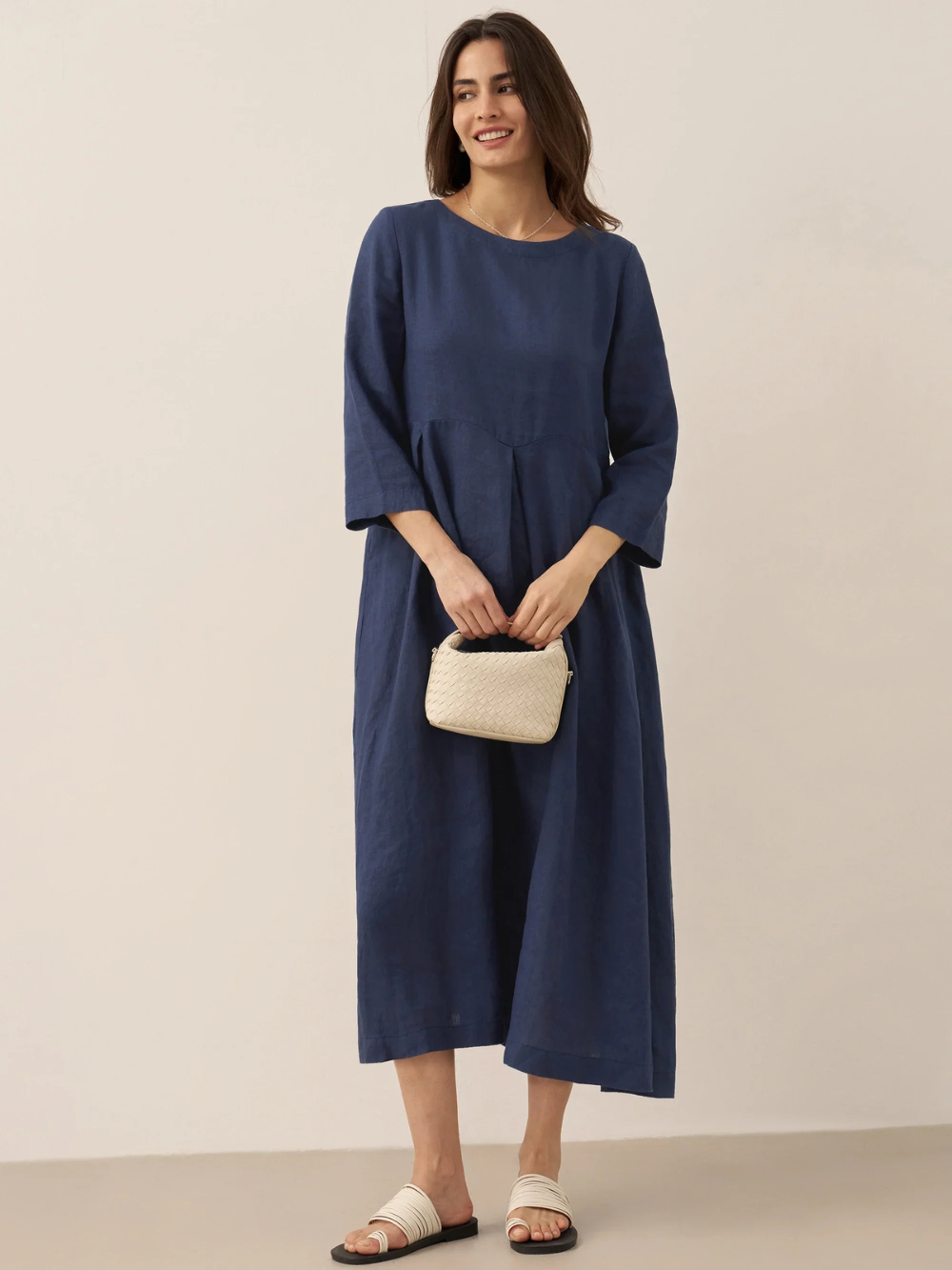 Vestido largo de lino con pliegues