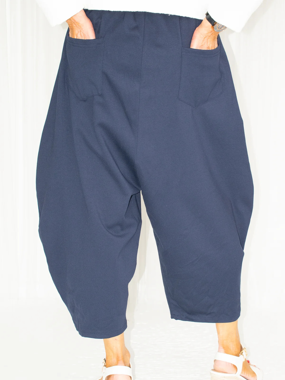 Pantalones de scuba con pierna estilo herradura y bolsillos laterales